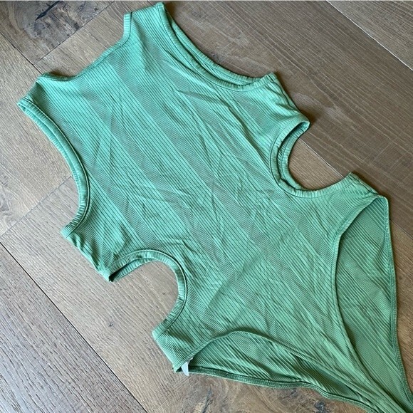 Nicole Williams English Bar III Cutout Ribbed Bodysuit Green(Size L) - Picture 11 of 11